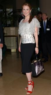 Julianne Moore feet photo thumbnail
