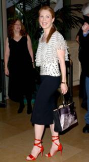Julianne Moore feet photo thumbnail
