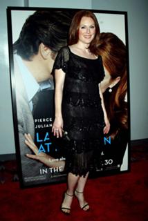 Julianne Moore feet photo thumbnail