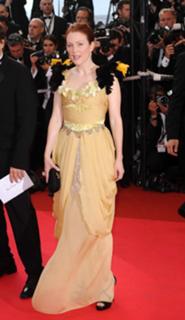 Julianne Moore feet photo thumbnail