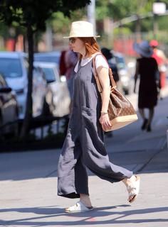 Julianne Moore feet photo thumbnail