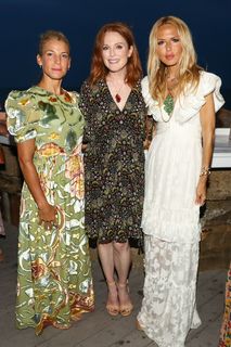 Julianne Moore feet photo thumbnail
