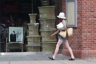 Julianne Moore feet photo thumbnail