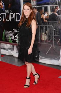 Julianne Moore feet photo thumbnail