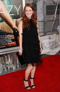 Julianne Moore feet photo thumbnail