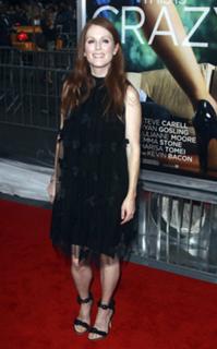 Julianne Moore feet photo thumbnail