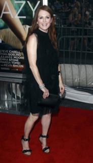 Julianne Moore feet photo thumbnail