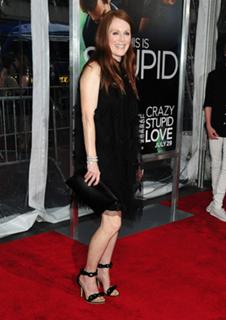 Julianne Moore feet photo thumbnail