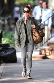 Julianne Moore feet photo thumbnail