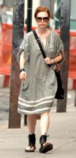 Julianne Moore feet photo thumbnail