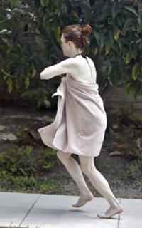 Julianne Moore feet photo thumbnail