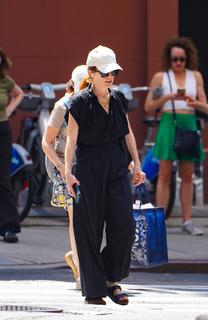 Julianne Moore feet photo thumbnail