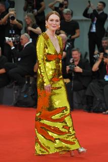 Julianne Moore feet photo thumbnail