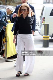 Julianne Moore feet photo thumbnail
