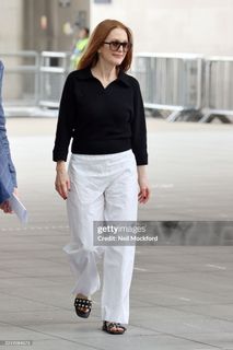 Julianne Moore feet photo thumbnail