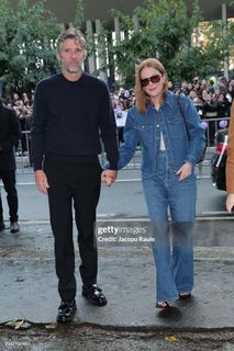 Julianne Moore feet photo thumbnail