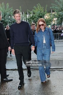 Julianne Moore feet photo thumbnail