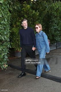 Julianne Moore feet photo thumbnail