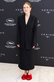 Julianne Moore feet photo 9