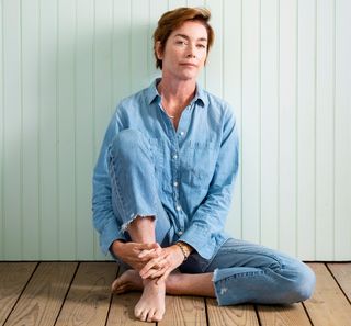 Julianne Nicholson feet photo thumbnail