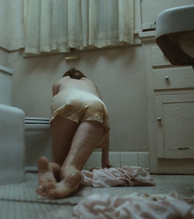 Julianne Nicholson feet photo thumbnail