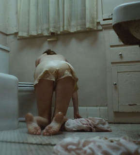 Julianne Nicholson feet photo thumbnail