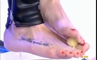 Julianne Trevisol feet photo 3