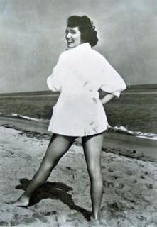 Julie Adams feet photo 4