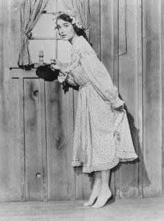 Julie Adams feet photo 9