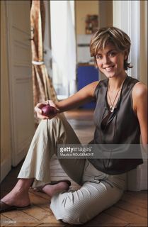 Julie Andrieu feet photo 1
