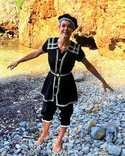 Julie Andrieu feet photo 19