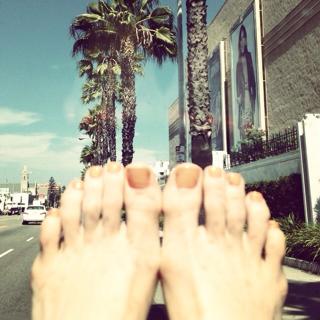 Julie Ann Emery feet photo thumbnail