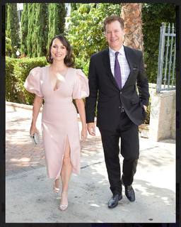 Julie Ann Emery feet photo thumbnail