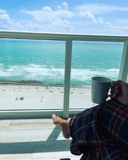 Julie Banderas feet photo thumbnail