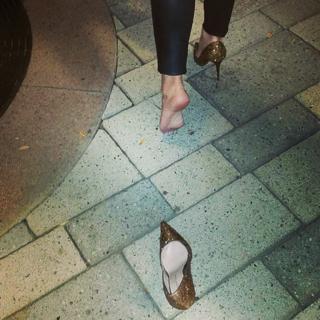 Julie Benz feet photo thumbnail