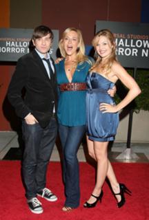 Julie Benz feet photo thumbnail