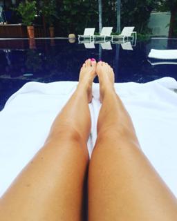 Julie Benz feet photo thumbnail