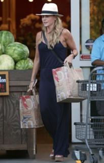 Julie Benz feet photo thumbnail