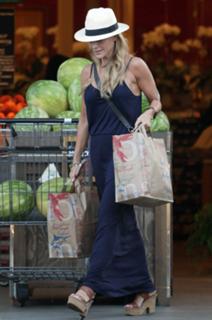 Julie Benz feet photo thumbnail