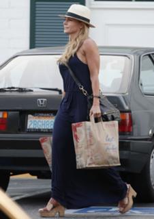 Julie Benz feet photo thumbnail