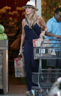Julie Benz feet photo thumbnail