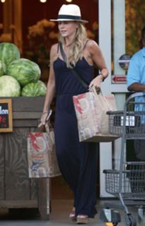 Julie Benz feet photo thumbnail