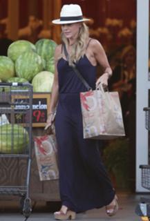 Julie Benz feet photo thumbnail