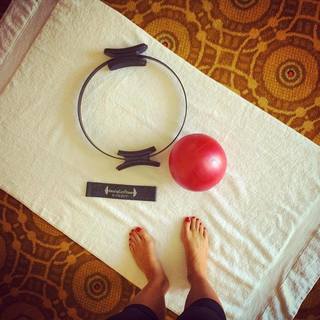 Julie Benz feet photo thumbnail