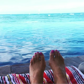 Julie Benz feet photo thumbnail