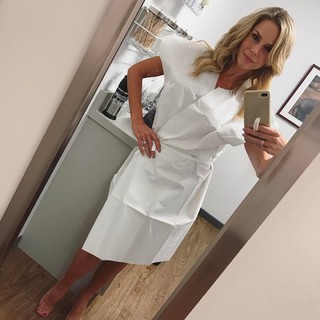 Julie Benz feet photo thumbnail