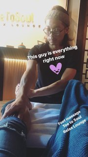 Julie Benz feet photo thumbnail