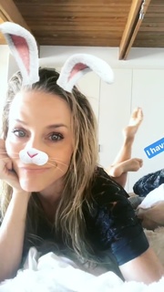 Julie Benz feet photo thumbnail