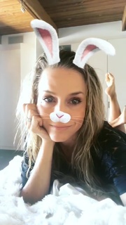 Julie Benz feet photo thumbnail