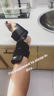 Julie Benz feet photo thumbnail
